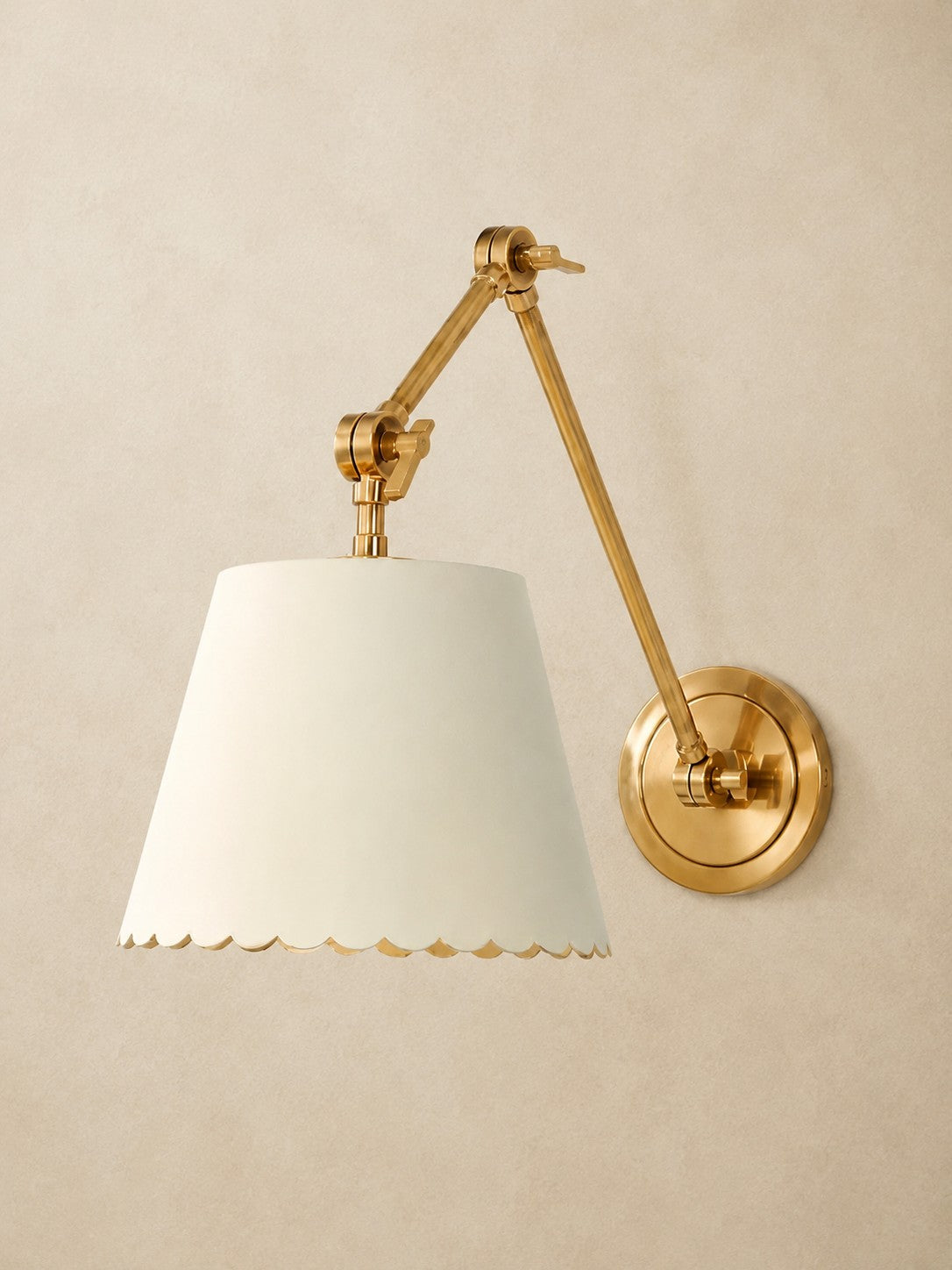 Foldray Scalloped Leather Drum Shade Wall Sconce – Modern Rustic Wall Light for Bedroom