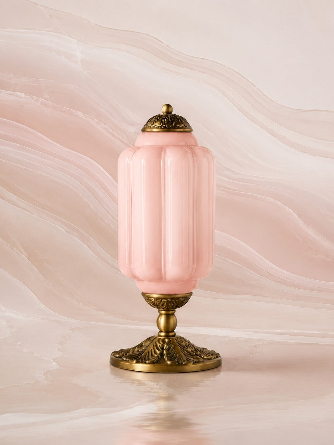 Scallop Glass Shade Vintage-Inspired Table Lamp for Bedroom and Living Room Accent Lighting