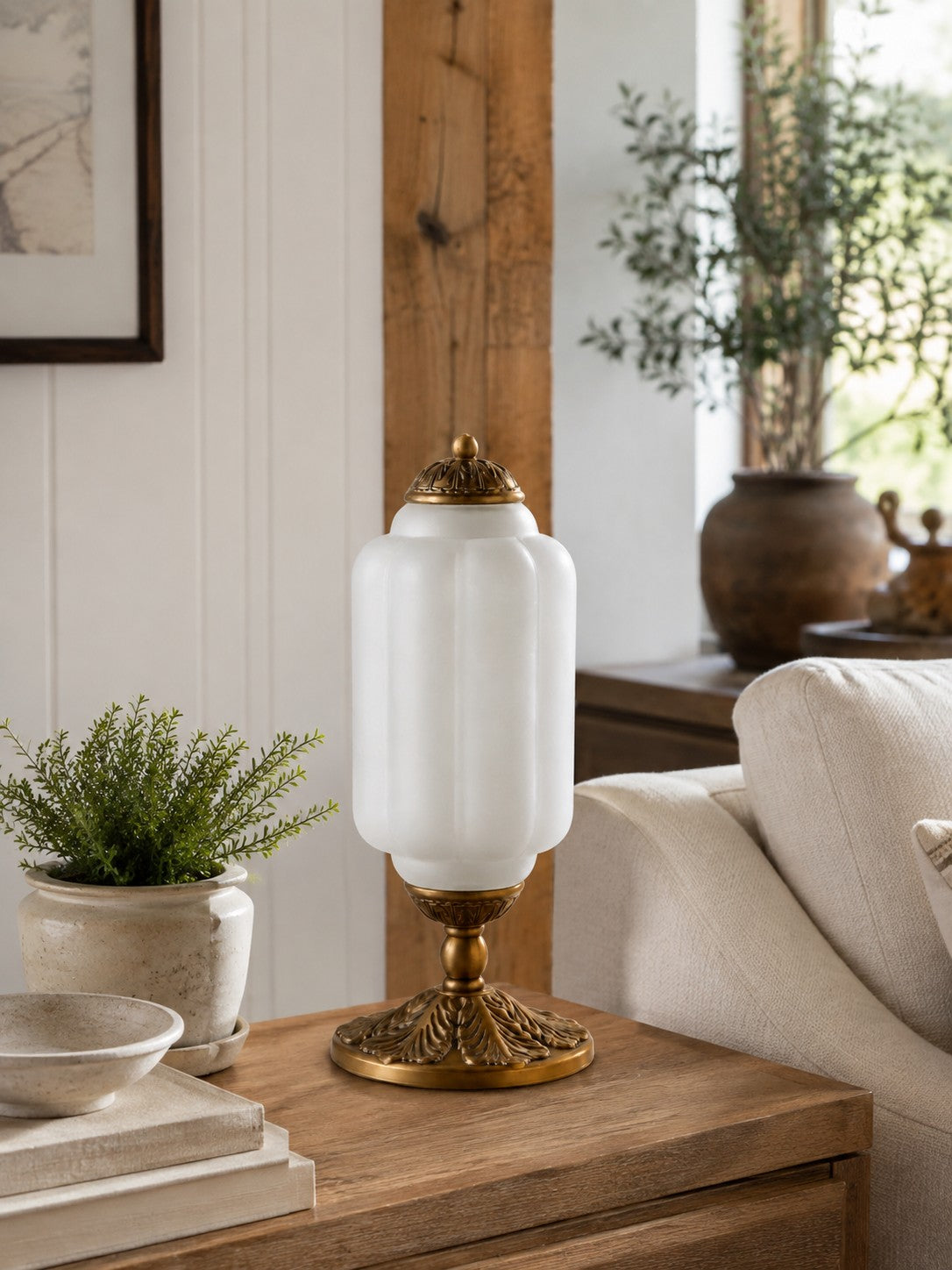 Scallop Glass Shade Vintage-Inspired Table Lamp for Bedroom and Living Room Accent Lighting