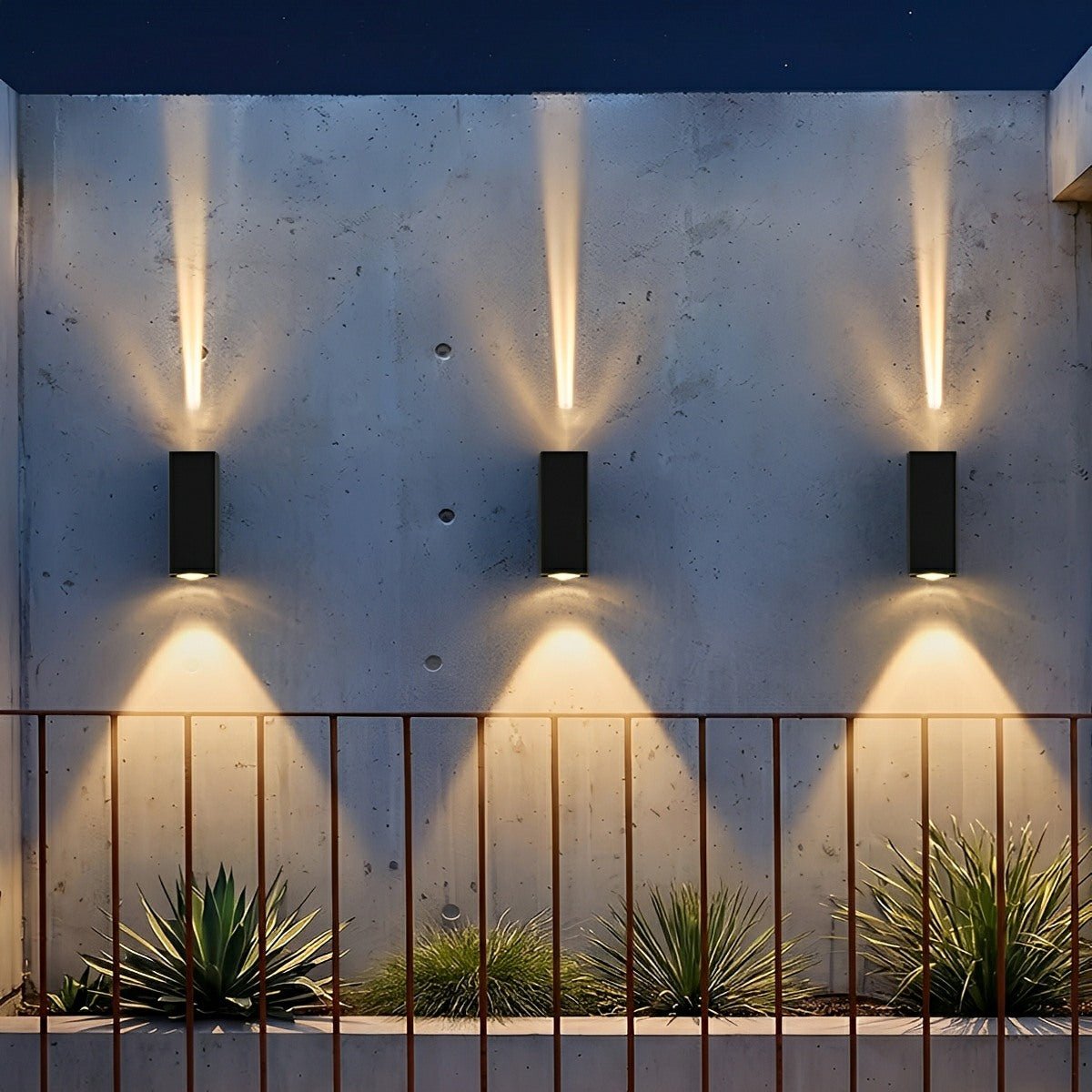 Waterproof Up and Down LED Outdoor Wall Light Spotlight